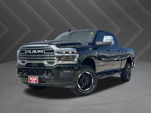 Used 2025 RAM 2500 Laramie AWD/4WD image 2