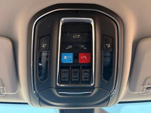 Used 2023 Jeep Grand Cherokee L Limited AWD/4WD image 21