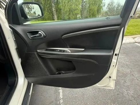 Used 2017 Dodge Journey Crossroad FWD image 9