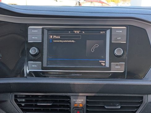 Used 2024 Volkswagen Jetta SE image 19