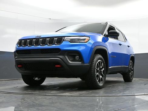 Used 2025 Jeep Compass Trailhawk AWD/4WD image 43
