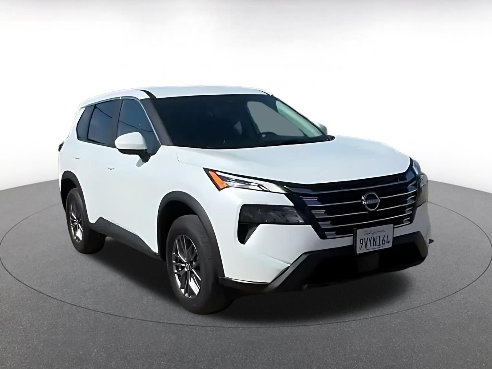 Used 2026 Nissan Rogue SV FWD image 2
