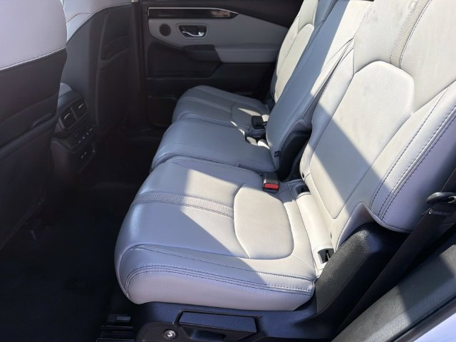 Used 2025 Honda Pilot Touring image 16
