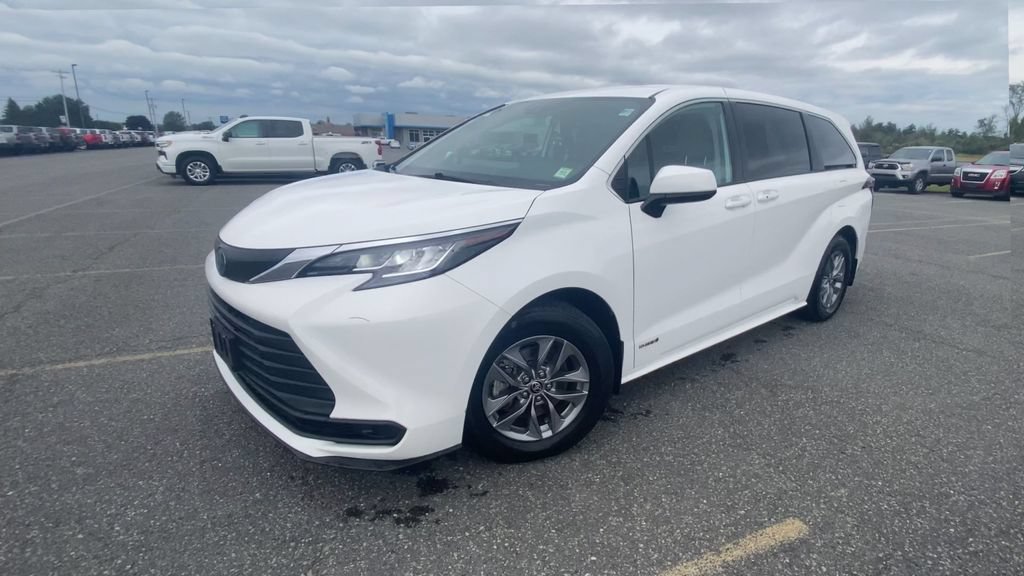 Used 2021 Toyota Sienna LE FWD image 4