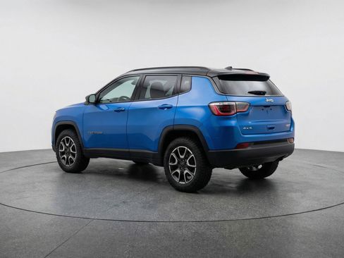Used 2025 Jeep Compass Trailhawk image 6