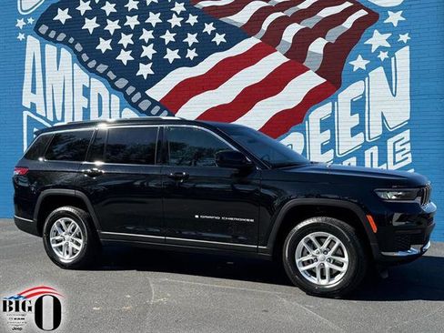 New 2025 Jeep Grand Cherokee L Laredo image 1