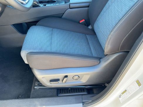 Used 2023 Nissan Rogue SV image 14