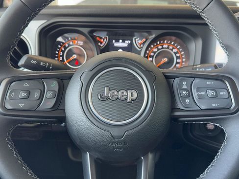 New 2025 Jeep Gladiator Sport image 19