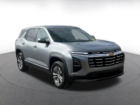 Used 2025 Chevrolet Equinox LT image 3