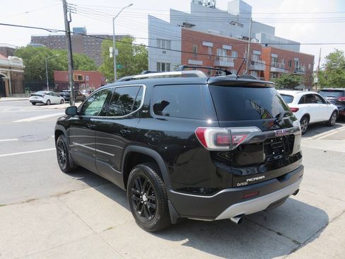Used 2018 GMC Acadia SLT w/ LPO, Black Accent Package AWD/4WD image 5