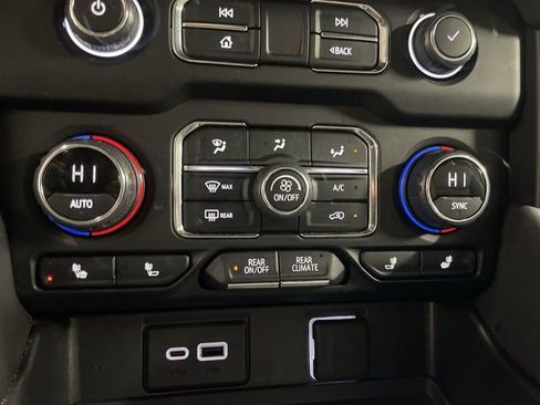 Used 2024 Chevrolet Suburban LT image 19