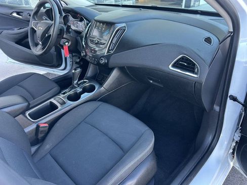 Used 2016 Chevrolet Cruze LT FWD image 23