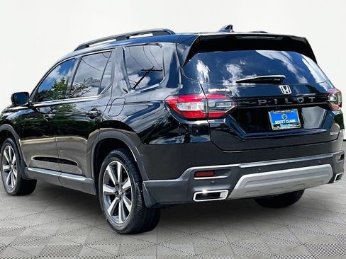 Used 2025 Honda Pilot Touring image 5