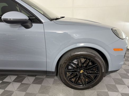 Used 2024 Porsche Cayenne AWD/4WD image 13