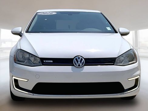 Used 2016 Volkswagen e-Golf SE w/ DC Fast Charging Package FWD image 3