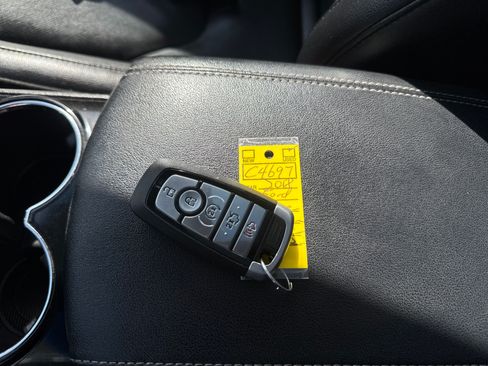 Used 2018 Ford Edge Titanium w/ Equipment Group 302A AWD/4WD image 34
