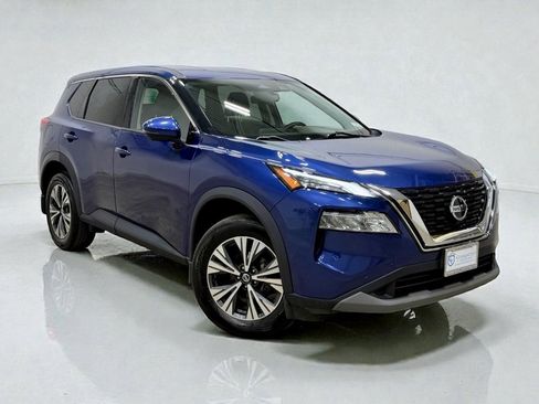 Used 2021 Nissan Rogue SV image 3