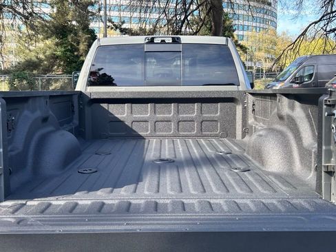 New 2026 RAM 2500 Laramie AWD/4WD image 9