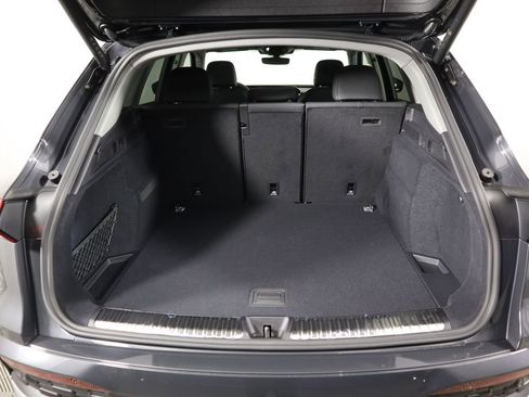 Used 2025 Audi Q5 Premium w/ Convenience Package image 29