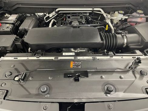 New 2026 Chevrolet Colorado ZR2 w/ Technology Package AWD/4WD image 18