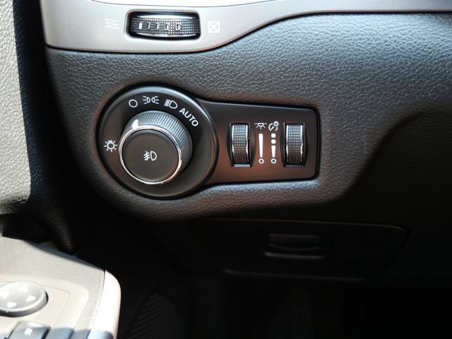 Used 2021 Jeep Cherokee Latitude Lux AWD/4WD image 18