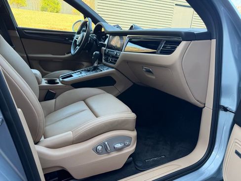 Certified 2019 Porsche Macan image 21