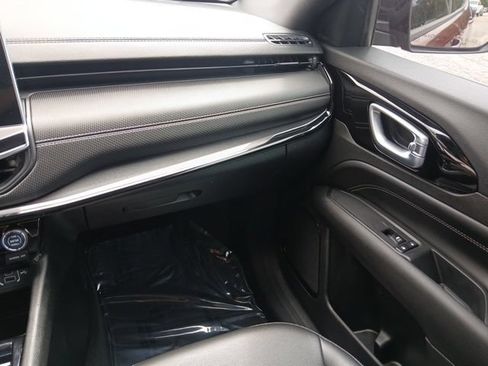 Used 2022 Jeep Compass Latitude FWD image 28