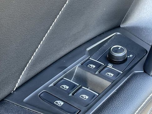 Certified 2023 Volkswagen Tiguan SE image 16