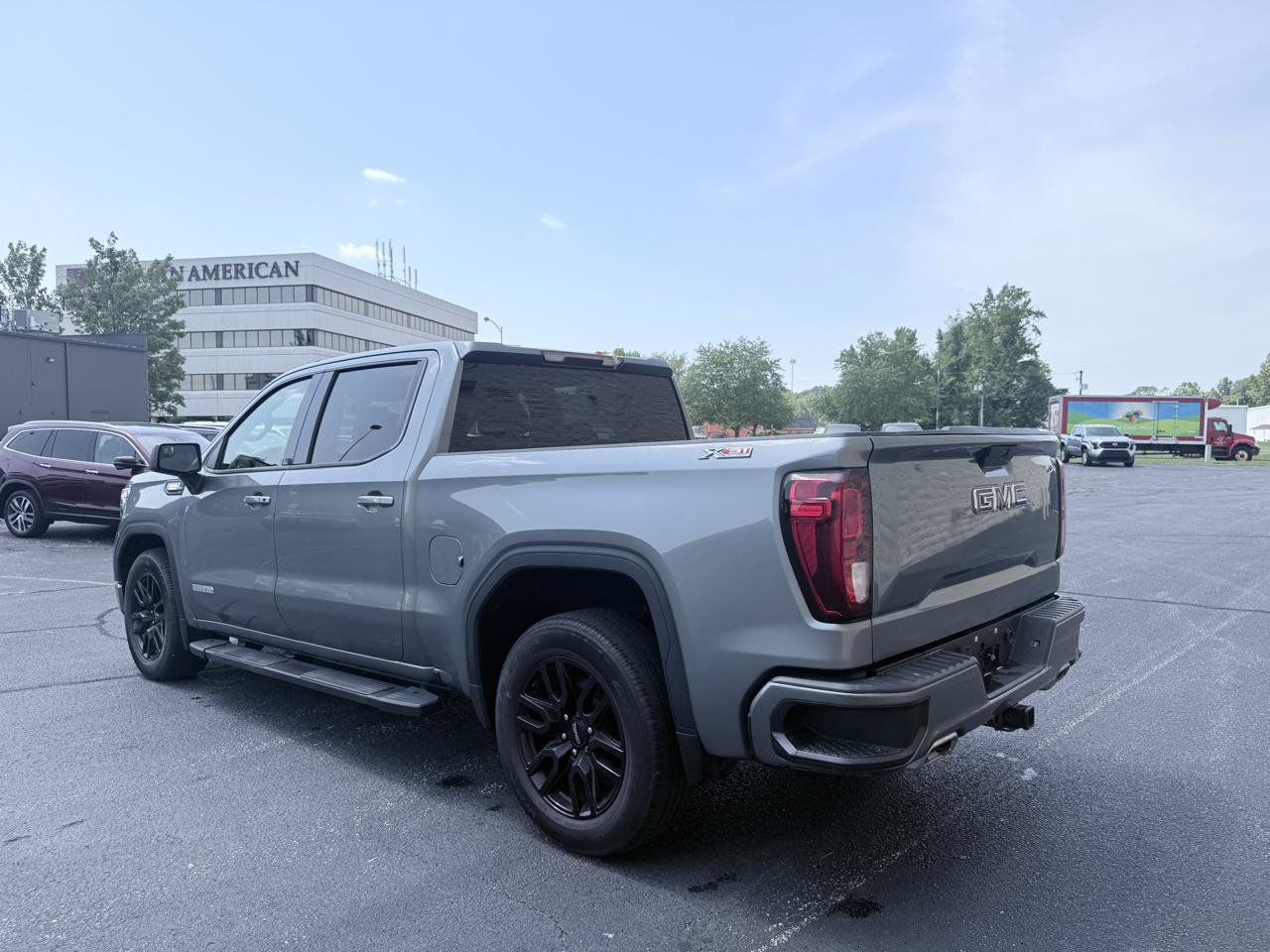 Used 2021 GMC Sierra 1500 Elevation w/ LPO, Elevation Black Package AWD/4WD image 5