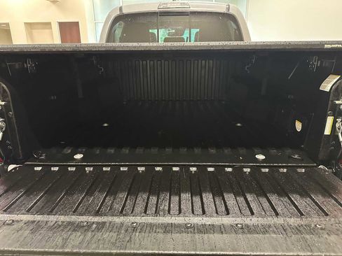 Used 2019 Toyota Tacoma TRD Off-Road image 31