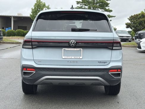 Used 2025 Volkswagen Taos SE FWD image 4