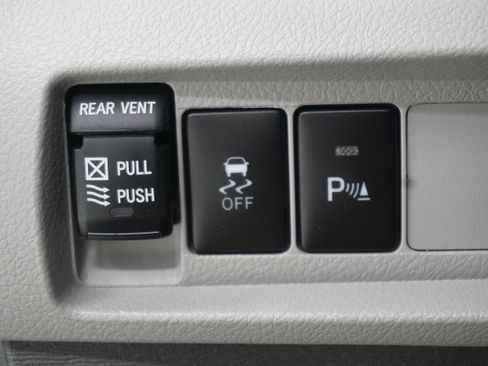 Used 2020 Toyota Sienna XLE w/ XLE Navigation Package FWD image 28