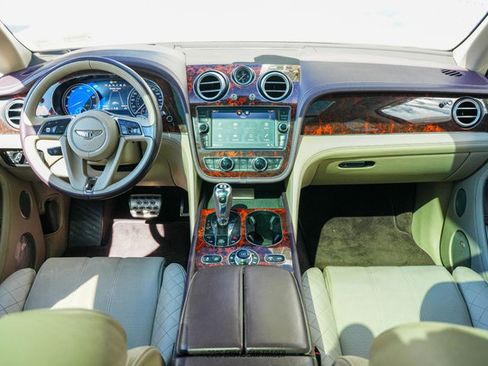 Used 2017 Bentley Bentayga image 19