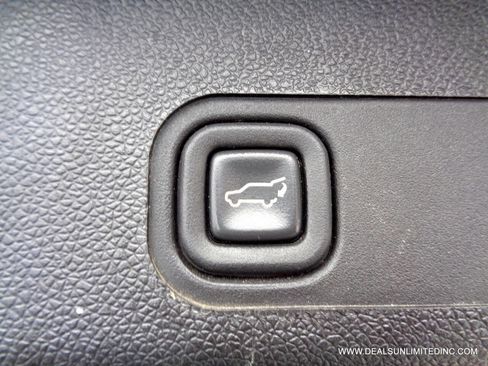 Used 2012 Cadillac Escalade Luxury image 22