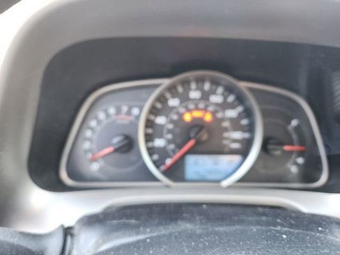 Used 2015 Toyota RAV4 LE image 9