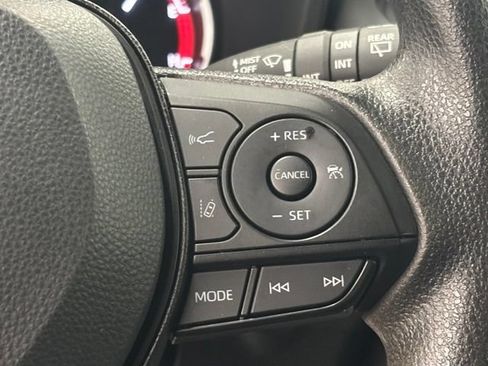 Used 2025 Toyota RAV4 XLE AWD/4WD image 21