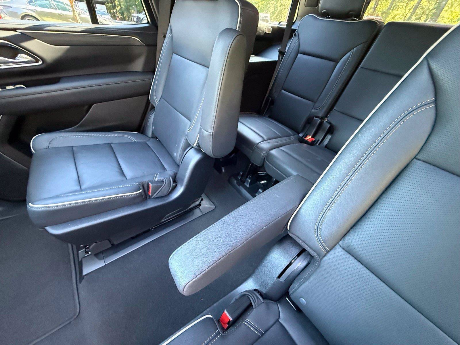 Used 2023 GMC Yukon SLT w/ SLT Premium Package RWD image 35