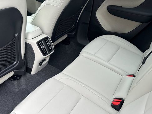 Used 2025 Volvo XC40 B5 Plus w/ Protection Package Premier image 12