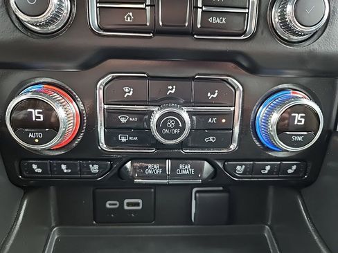 Used 2023 GMC Yukon SLT w/ SLT Premium Package image 24