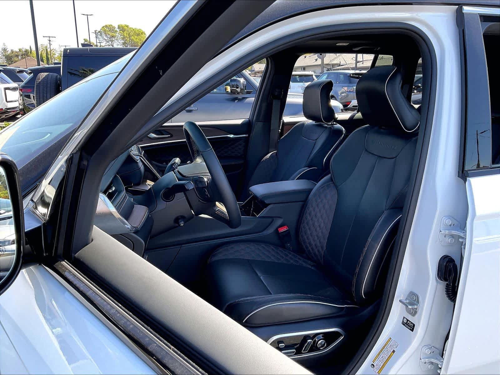 Used 2025 Jeep Grand Cherokee Summit w/ Adv Protech Group IV AWD/4WD image 28