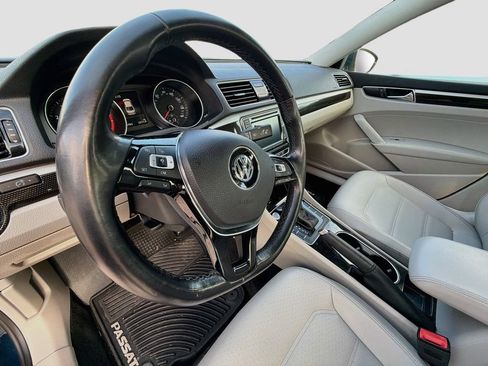 Used 2019 Volkswagen Passat 2.0T SE R-Line FWD image 9