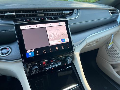 New 2025 Jeep Grand Cherokee Limited image 14