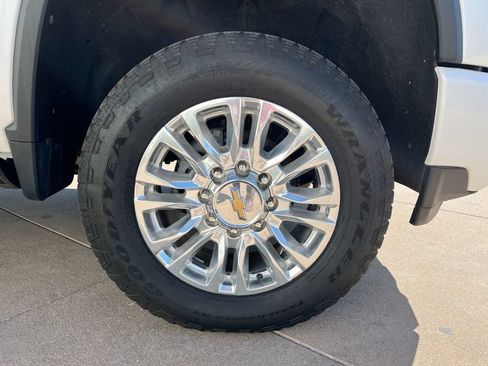 Used 2022 Chevrolet Silverado 2500 High Country AWD/4WD image 9