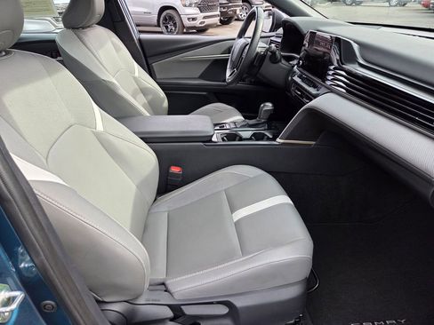 Used 2025 Toyota Camry SE w/ Convenience Package FWD image 19