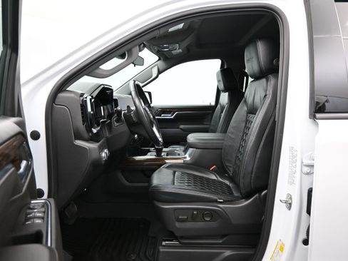 Used 2023 GMC Sierra 1500 Elevation w/ Preferred Package AWD/4WD image 9