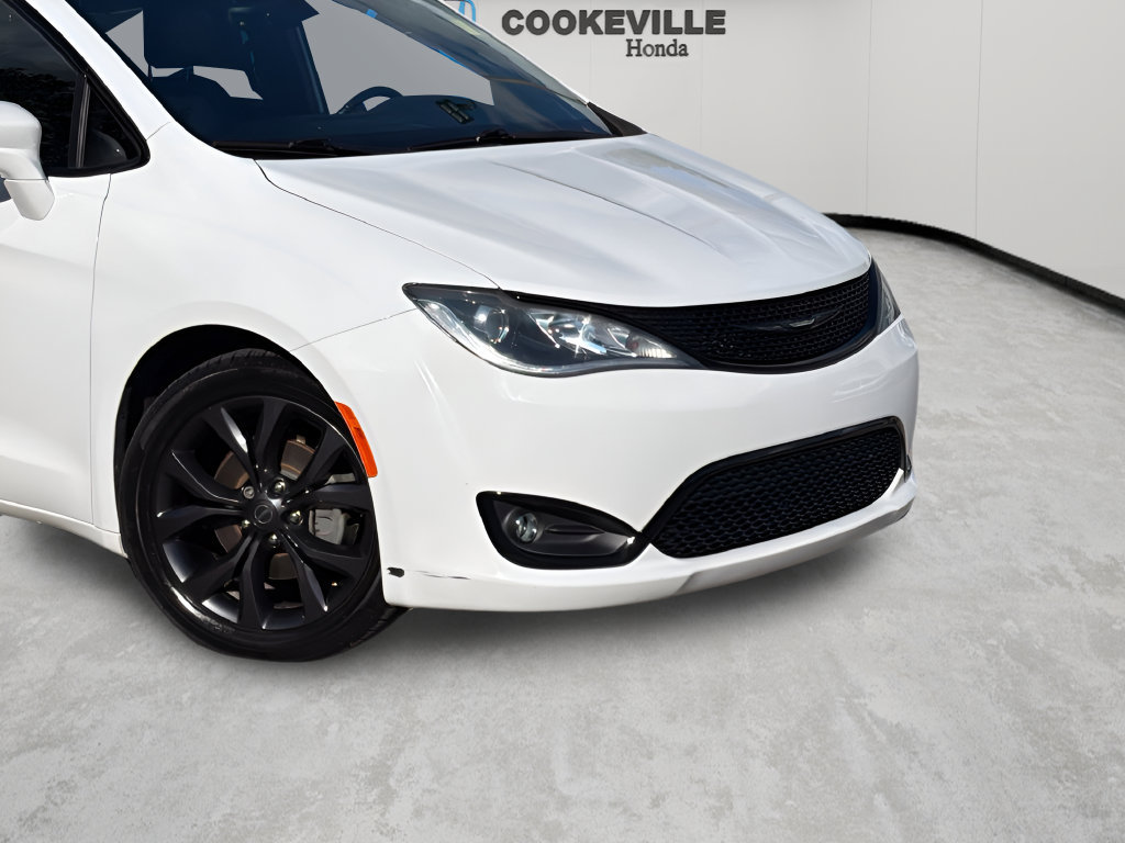 Used 2019 Chrysler Pacifica Touring-L Plus w/ S Appearance Package FWD image 3