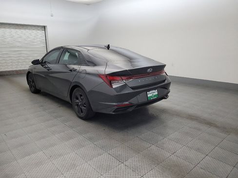 Used 2022 Hyundai Elantra SEL w/ Convenience Package FWD image 5