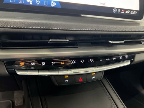 Used 2024 Cadillac XT4 Premium Luxury image 17