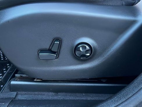 Used 2019 Jeep Cherokee Latitude Plus w/ Cold Weather Group image 18