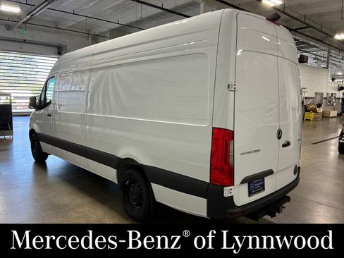 Used 2025 Mercedes-Benz Sprinter 2500 image 6
